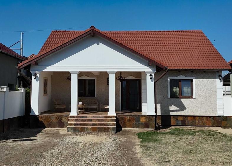 Casă cu 4 camere în Fântânele