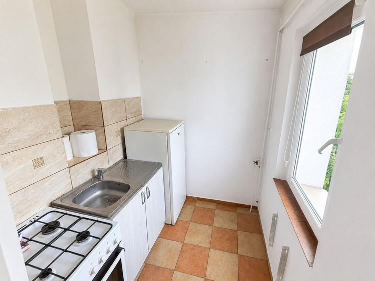 Apartament cu 3 camere semidecomandat în Șagului