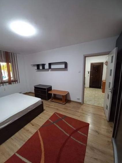 Garsonieră decomandată în Vitan