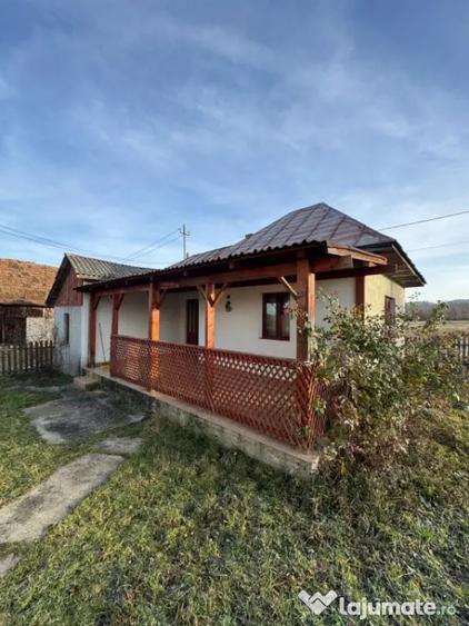 Casă cu 3 camere cu Teren 2500 Mp în Șindrești