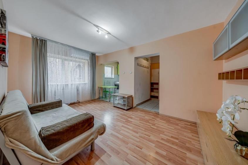 Apartament cu 2 camere semidecomandat, mobilat în Vasile Pârvan