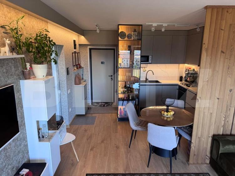 Apartament cu 2 camere decomandat, mobilat în Tractorul