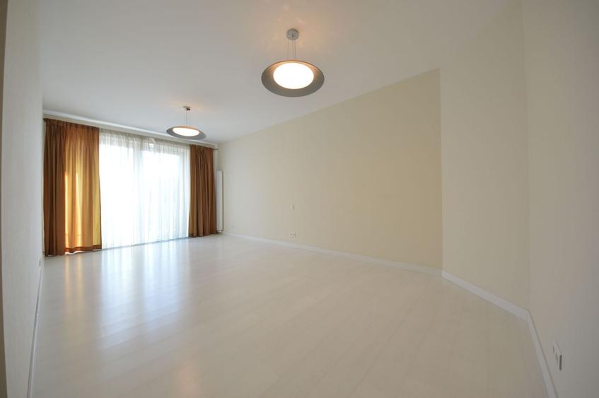 Apartament cu 4 camere decomandat, mobilat în Capitale