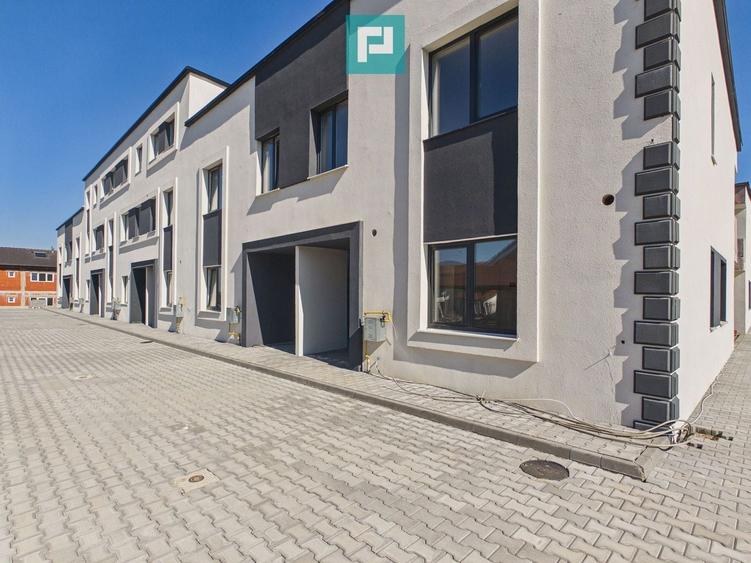 Casă individuală cu 4 camere cu Canalizare în Sânmartin