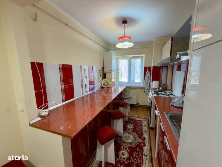 Apartament cu 2 camere semidecomandat în Craiovița Nouă