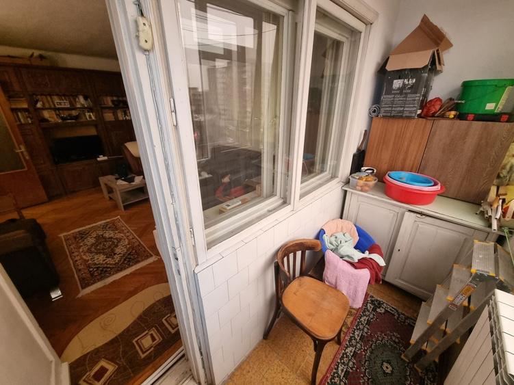 Apartament cu 3 camere decomandat, mobilat în Casa de Cultură
