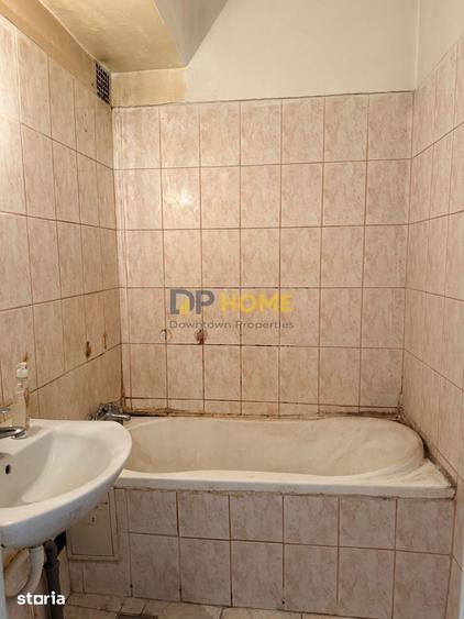 Apartament cu 3 camere semidecomandat în Centrul Civic