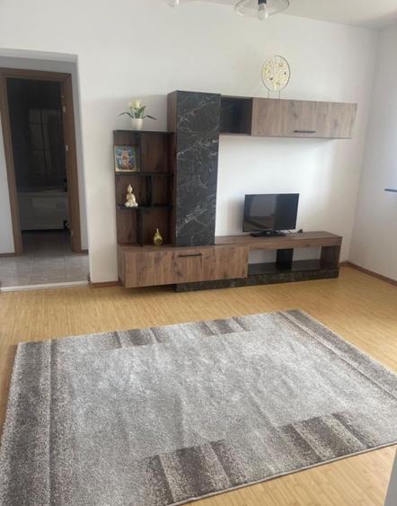 Apartament cu 2 camere semidecomandat, mobilat în Dacia