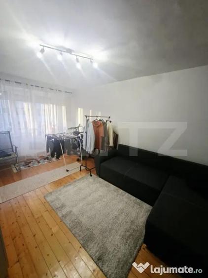 Apartament cu 3 camere semidecomandat în Nufărul