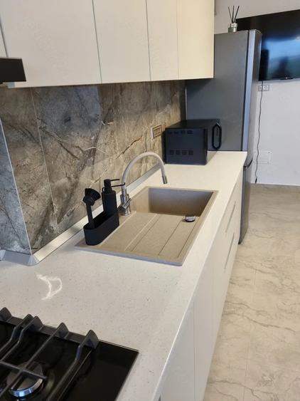 Apartament cu 3 camere decomandat în Exterior Vest