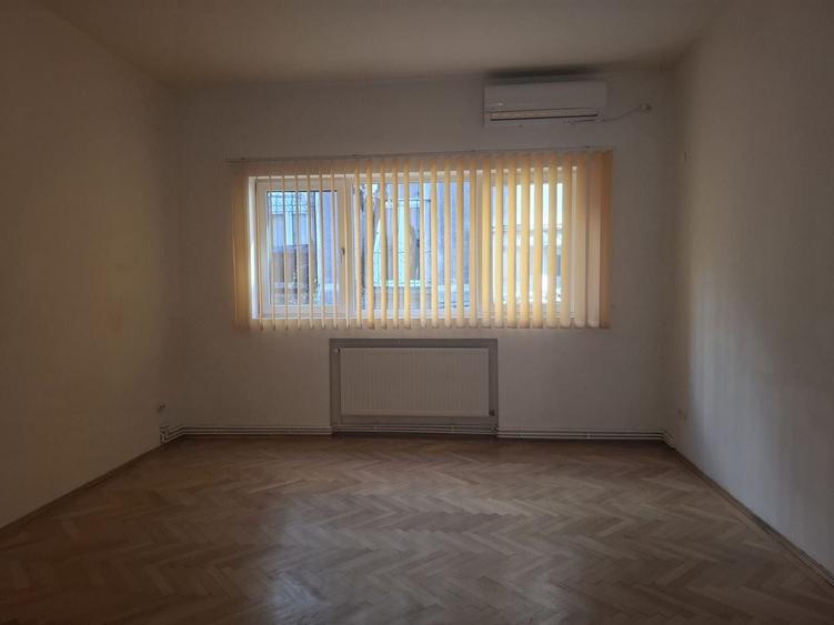 Birou, de 125 mp, în Moșilor