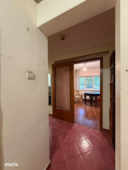 Apartament cu 3 camere decomandat în Tei