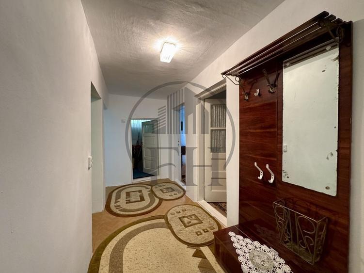Casă cu 5 camere cu Teren 1190 Mp în Sud
