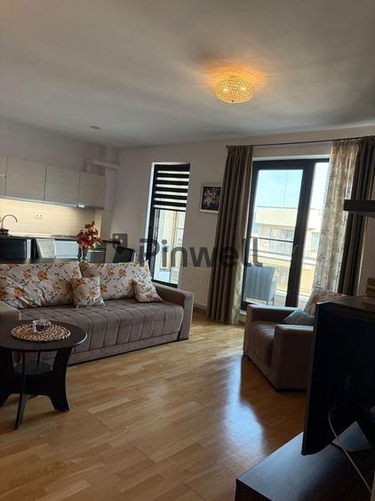 Apartament cu 2 camere semidecomandat, mobilat în Est