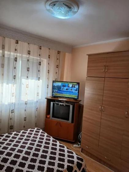 Apartament cu 2 camere decomandat în Calarași 4