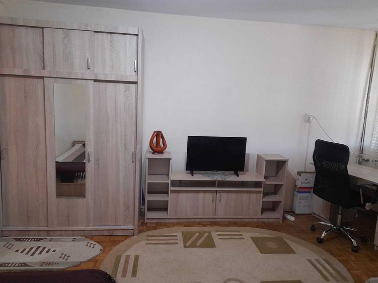 Garsonieră decomandată în Rogerius