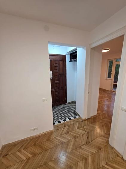 Birou, de 100 mp, în P-ța Sfânta Vineri