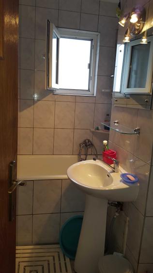Apartament cu 3 camere decomandat în Giurgiului