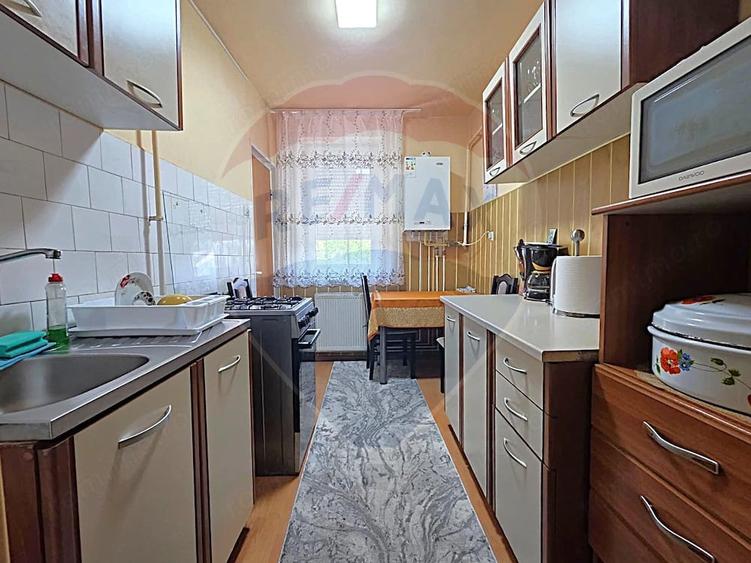 Apartament cu 3 camere decomandat în Vest