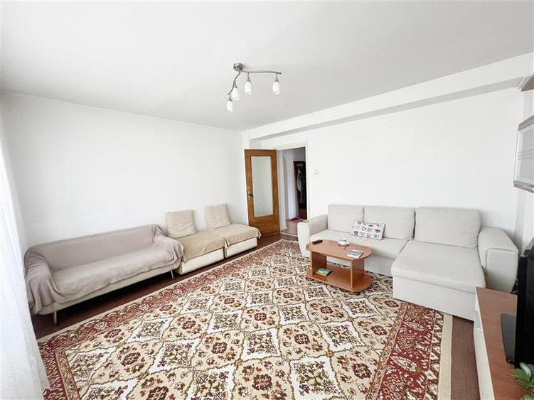 Apartament cu 3 camere decomandat, mobilat în Astra