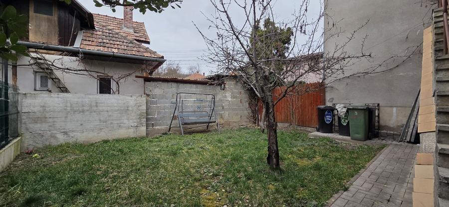 Casă individuală cu 6 camere cu Canalizare în Iris