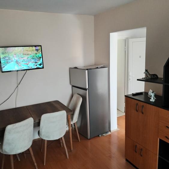 Apartament cu 3 camere semidecomandat în Fortuna