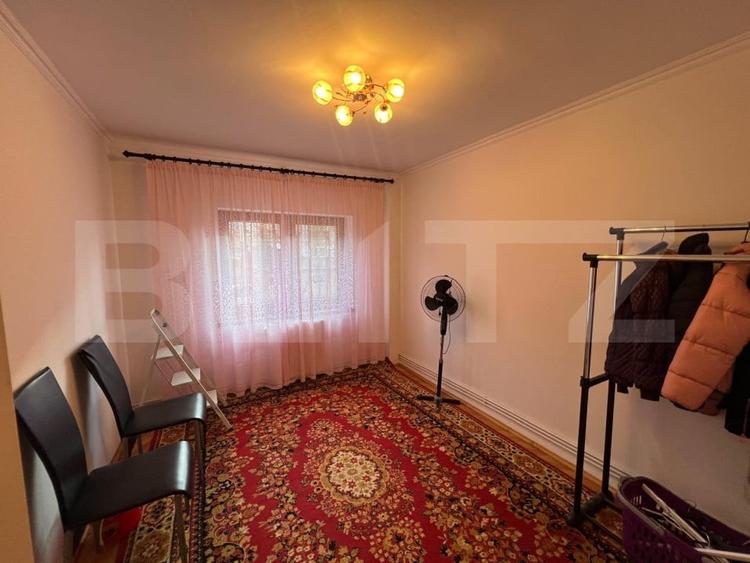 Apartament cu 4 camere decomandat, mobilat în Carpați 2