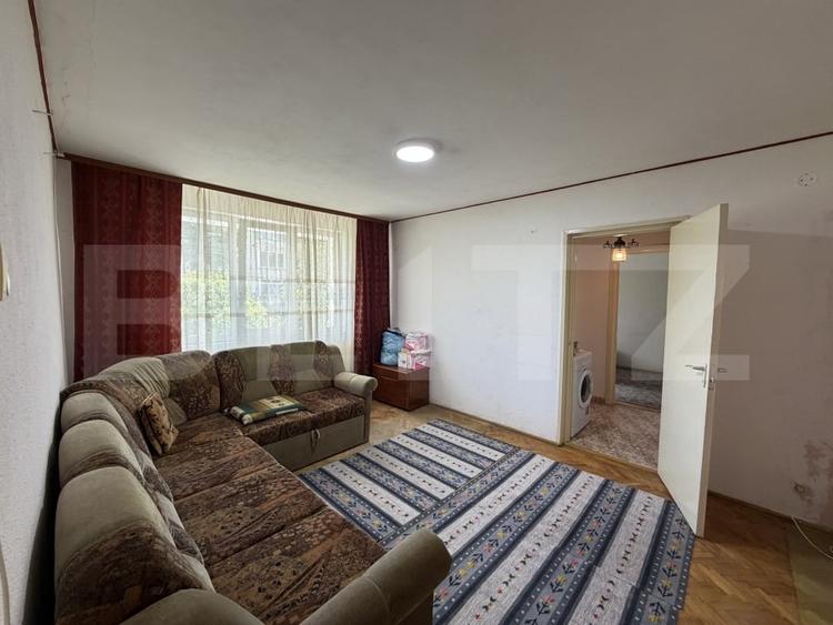Apartament cu 2 camere semidecomandat, mobilat în 1 Mai