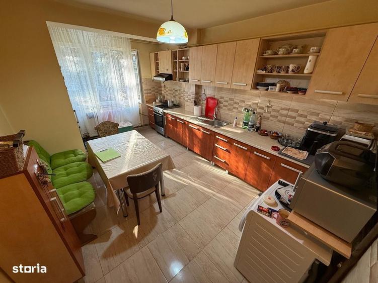 Apartament cu 3 camere semidecomandat în Central