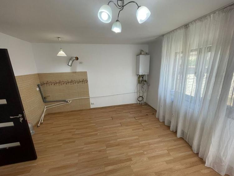 Casă cu 3 camere cu Teren 250 Mp în Central