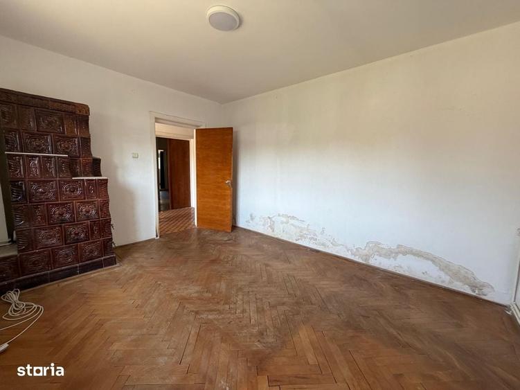 Casă cu 4 camere în Odăi