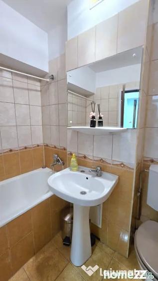Apartament cu 4 camere decomandat în Universitate
