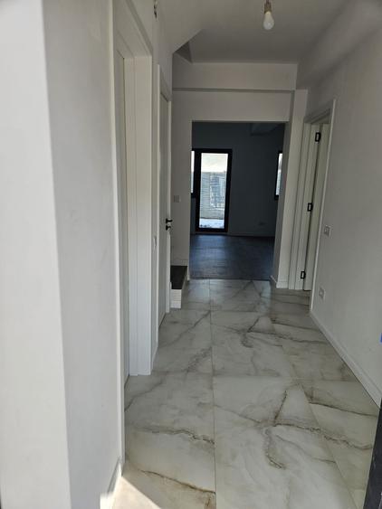 Casă individuală cu 4 camere cu Canalizare în Exterior Vest