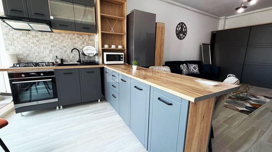 Apartament cu 2 camere semidecomandat, mobilat în Central