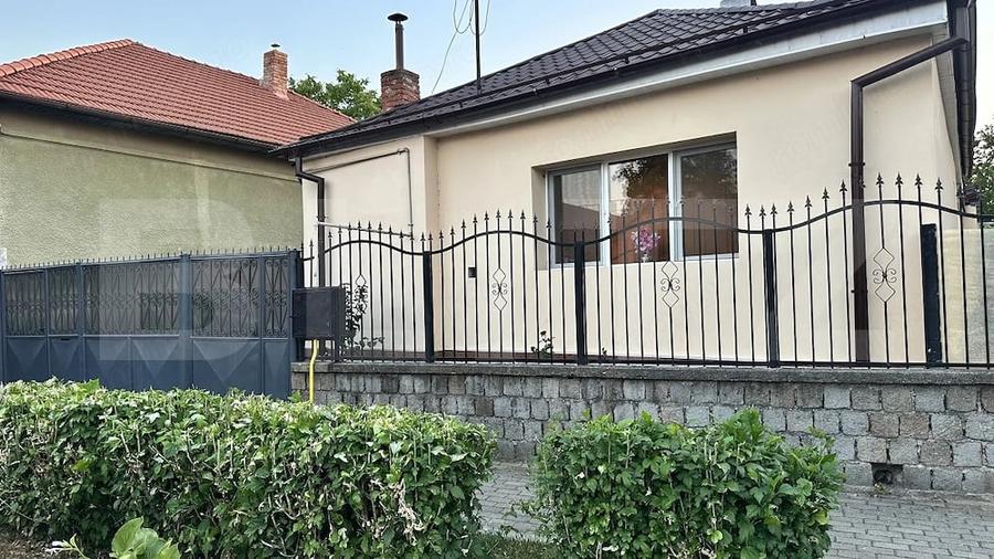 Casă cu Teren 200 Mp în Central