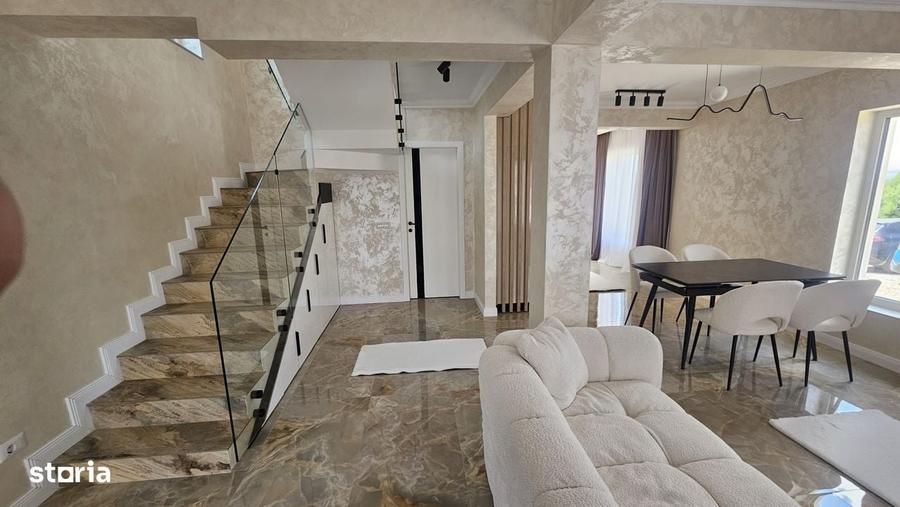 Casă cu 4 camere cu Teren 300 Mp în Central