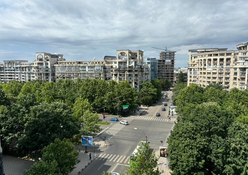 Apartament cu 3 camere decomandat în Ultracentral