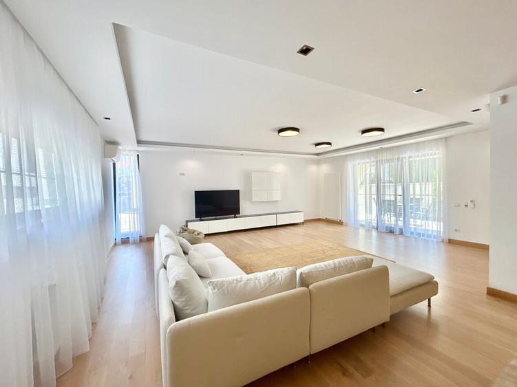 Duplex cu 6 camere cu Canalizare în Iancu Nicolae