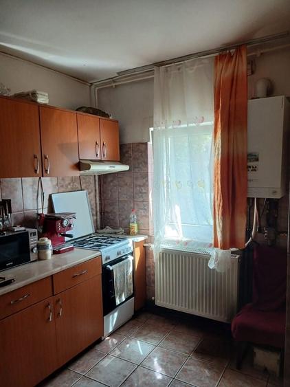 Apartament cu 3 camere decomandat în Confecții