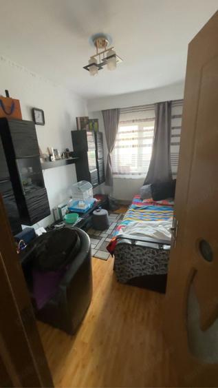Apartament cu 3 camere decomandat în Vitrometan