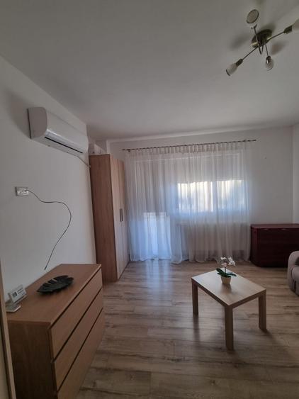 Garsonieră decomandată în Sud