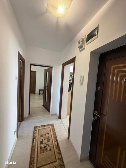 Apartament cu 4 camere semidecomandat în Central