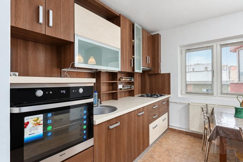 Apartament cu 3 camere decomandat, mobilat în Vitan Mall