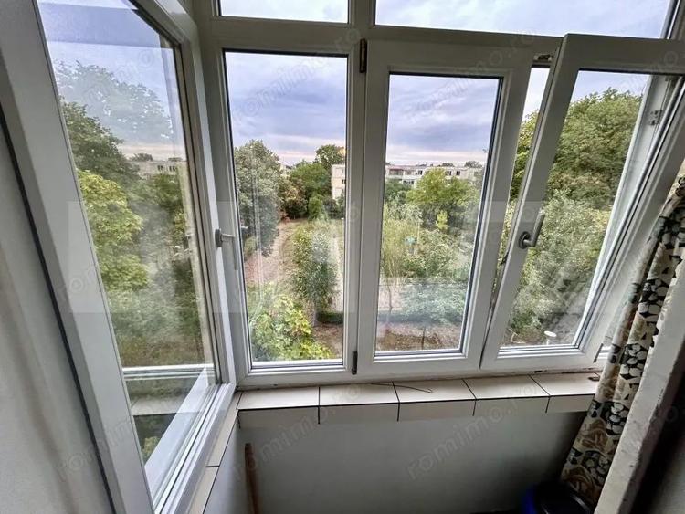 Apartament cu 3 camere semidecomandat în Cina