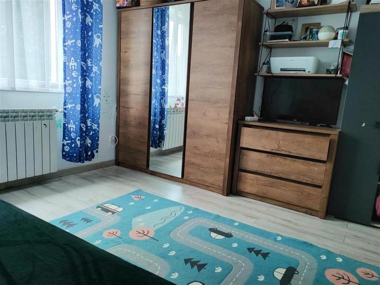 Apartament cu 3 camere decomandat în Valea Lupului