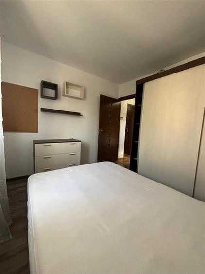 Apartament cu 3 camere semidecomandat în Mircea cel Bătrân
