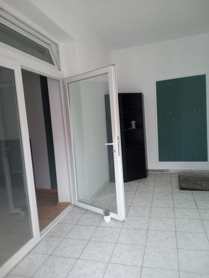 Casă cu 2 camere cu Canalizare în Central