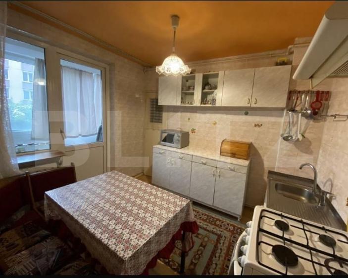 Apartament cu 3 camere decomandat, mobilat în 22 Decembrie