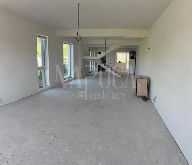 Duplex cu 4 camere cu Canalizare în Dâmbul Rotund