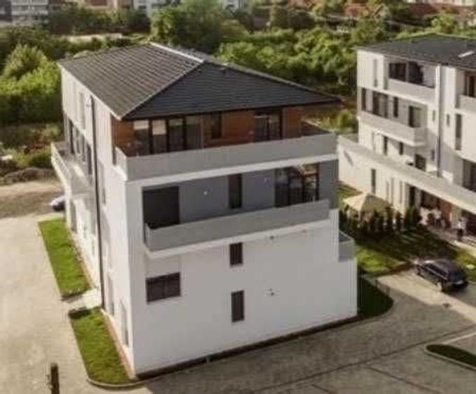 Apartament cu 3 camere decomandat în Exterior Vest